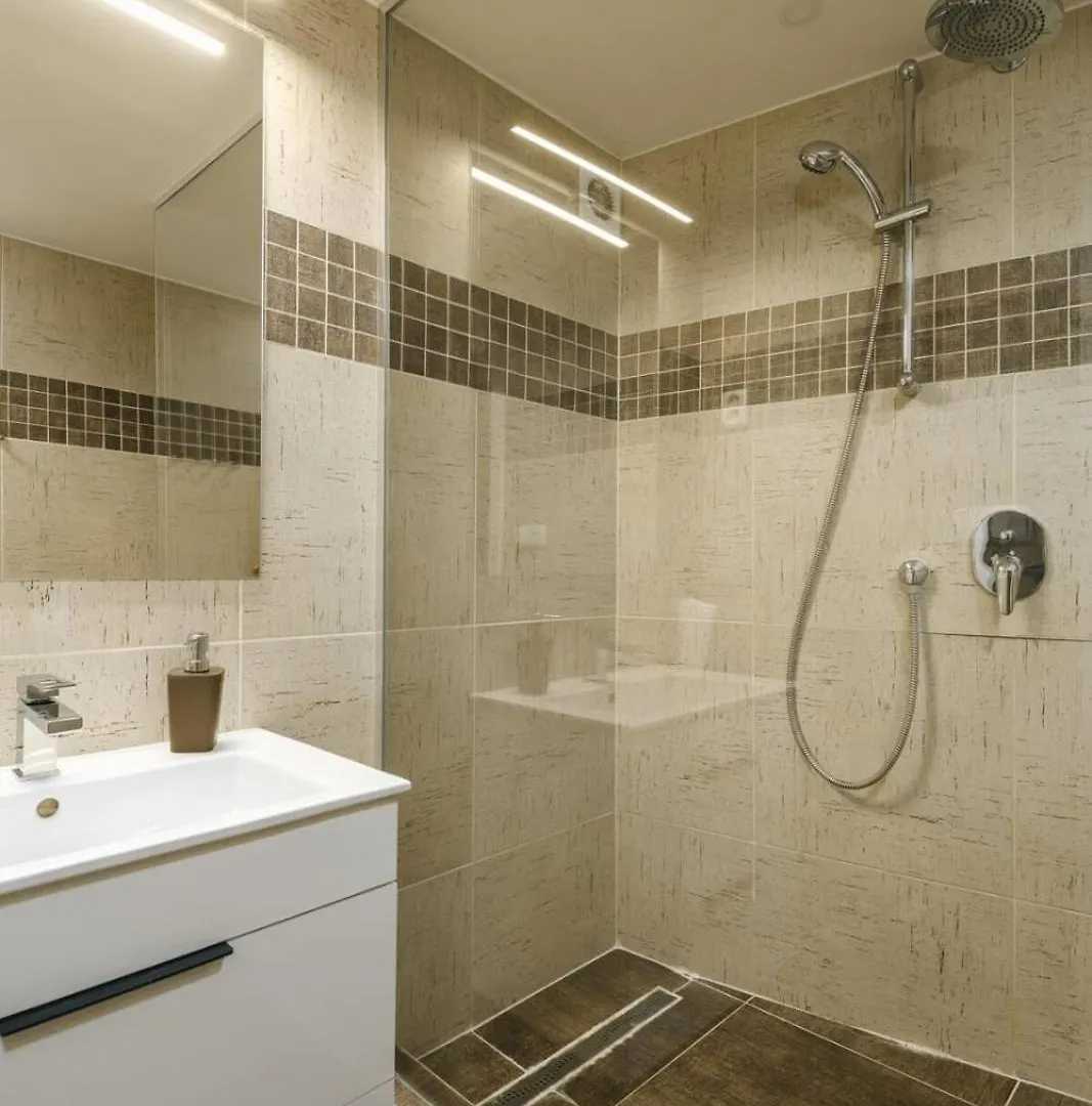 Cozy & Comfortable Apt Walking Anywhere You Want Sen Praga 0*,