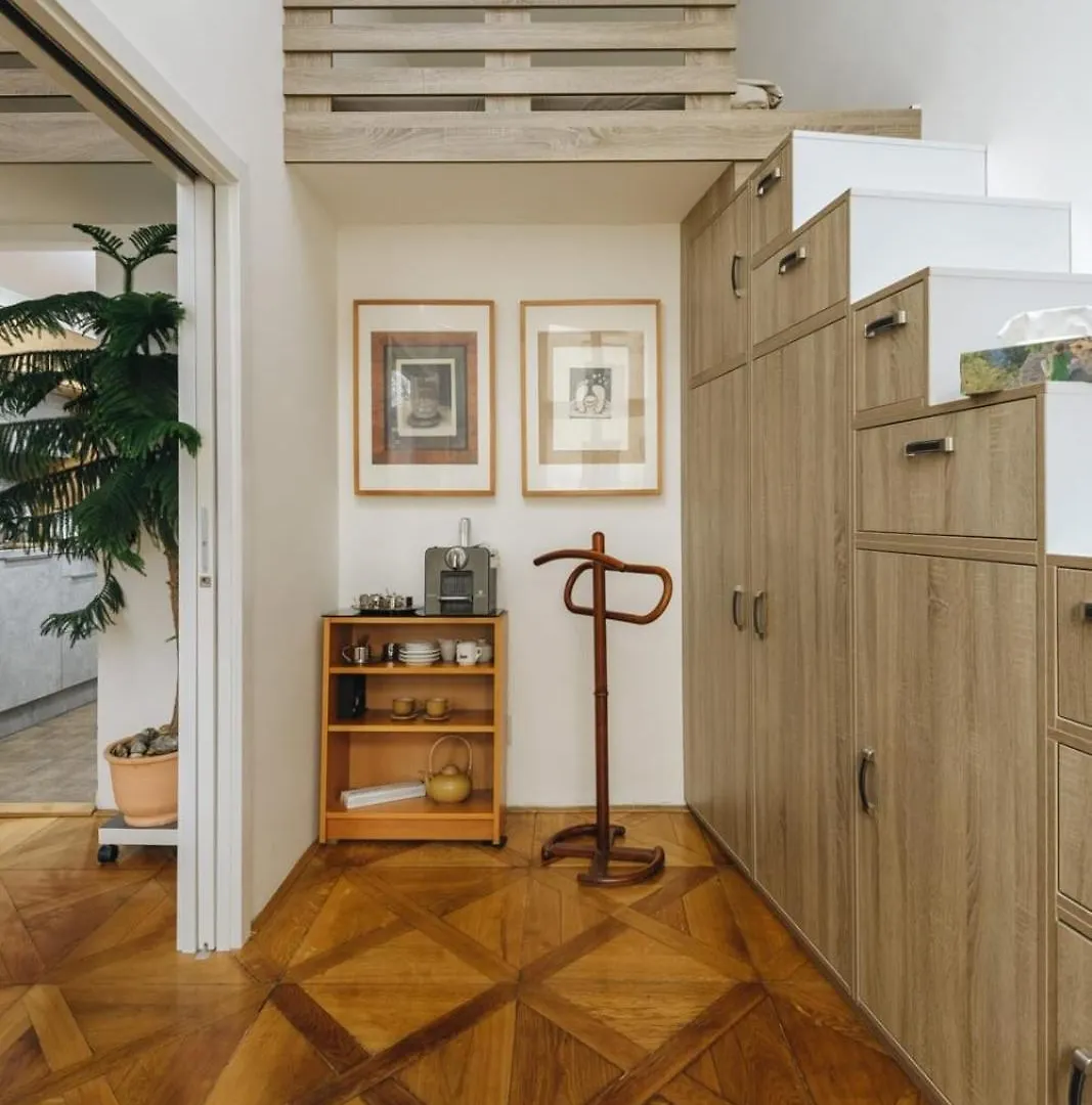 Cozy & Comfortable Apt Walking Anywhere You Want Sen Praga